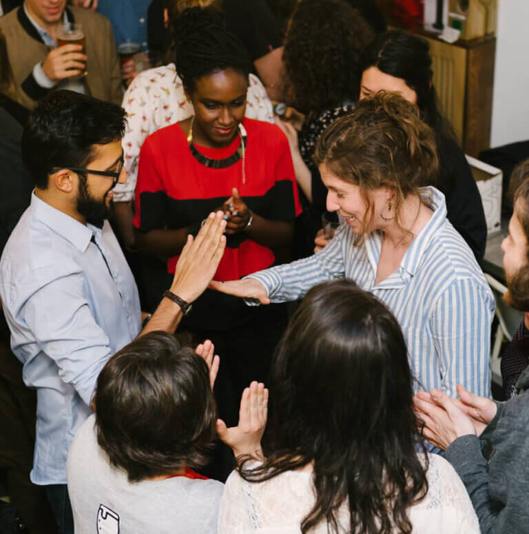 Chifoumi geant social bar 1 - Agence de la convivialité