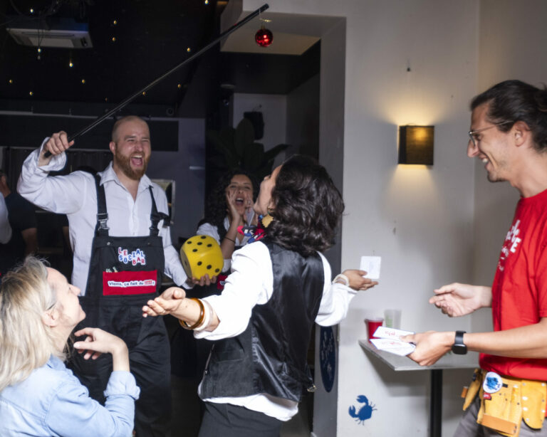 Accueil 5 - Agence de la convivialité Animation "le baton dansant" lors d'un teambuilding